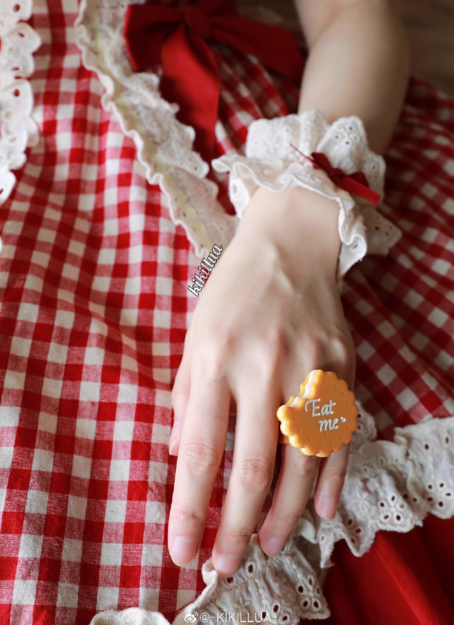 Eat Me Biscuit Ring