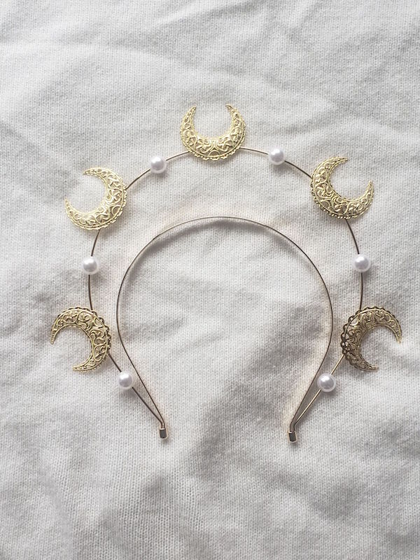 Lunar Saint Halo