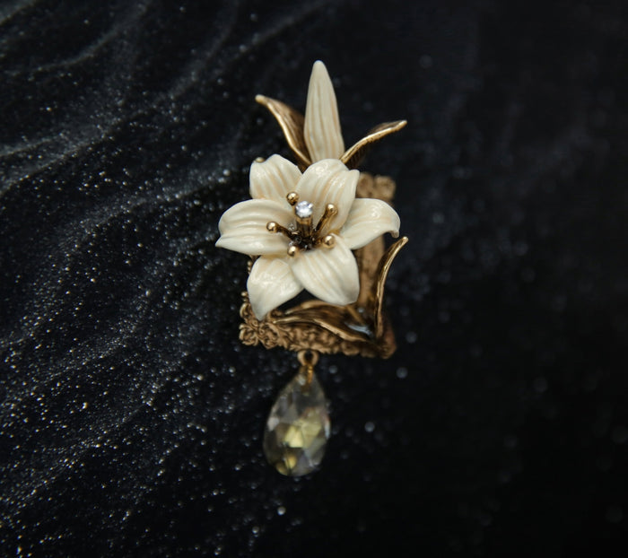Night Lily Brooch