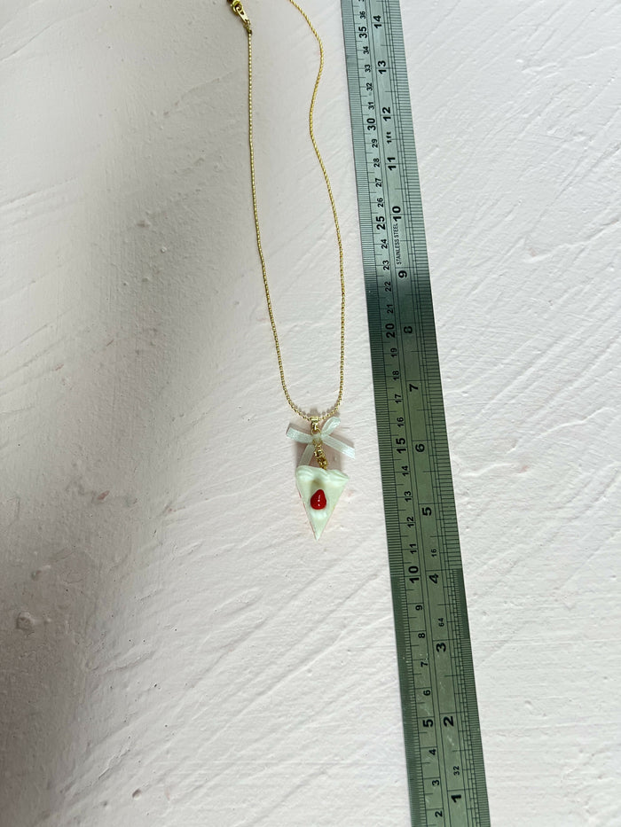 Short Cake Necklace