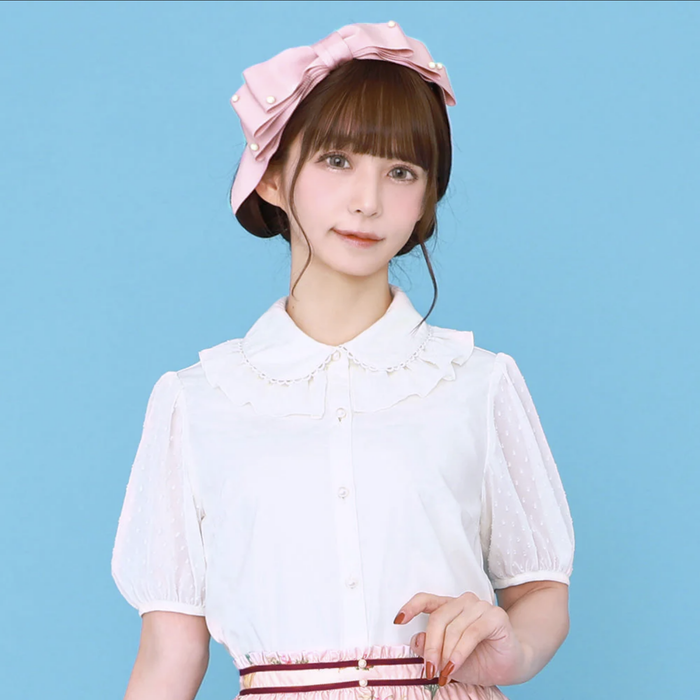 Snow Cut Short Sleeve Blouse