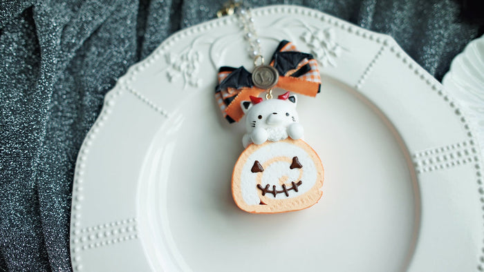Spooky Rollcake Necklace