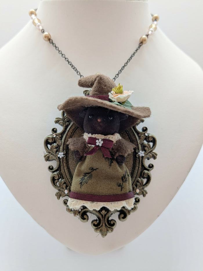 Sylvanian Couture: Greta Necklace
