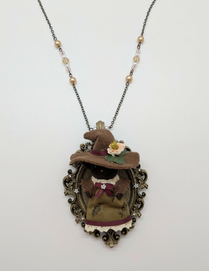 Sylvanian Couture: Greta Necklace