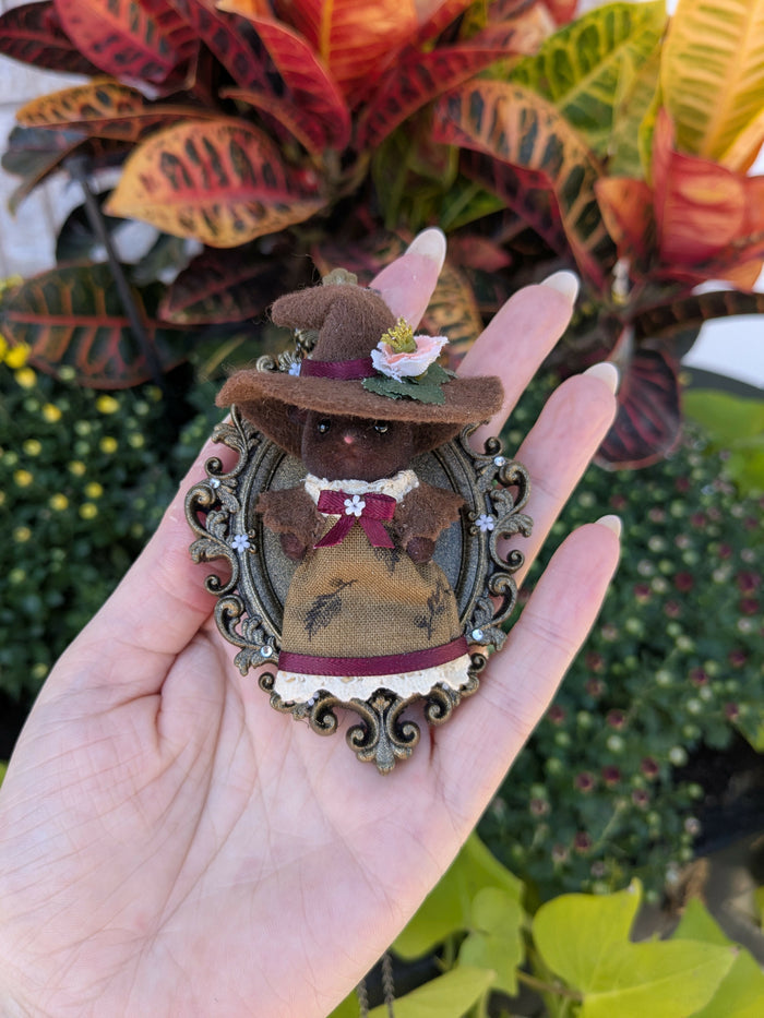 Sylvanian Couture: Greta Necklace