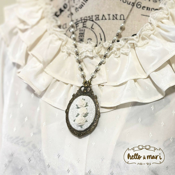 Classical-Ivory-Roses-Necklace